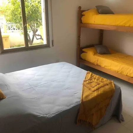 Under The Lemon Tree Ла-Калетта