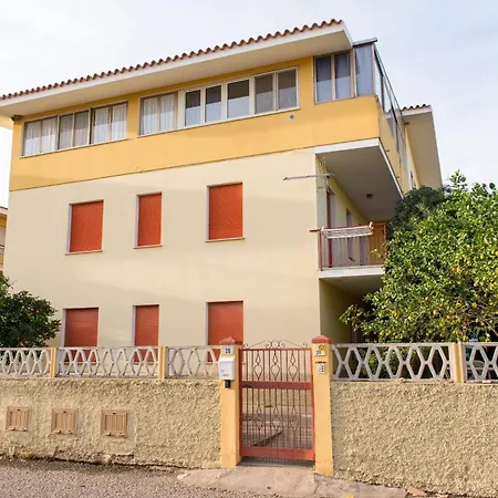 Under The Lemon Tree Apartment