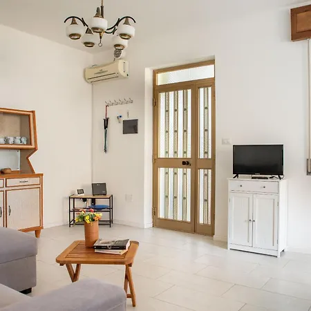 Under The Lemon Tree Apartment La Caletta