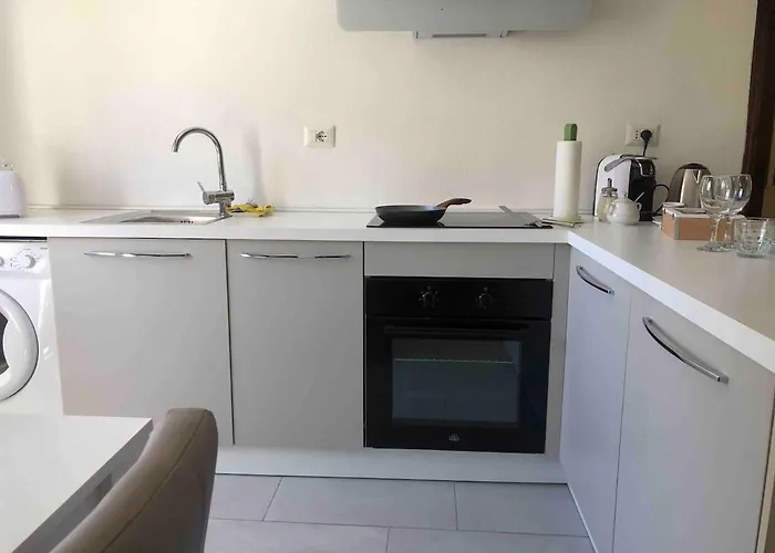 Under The Lemon Tree * لا كاليتا