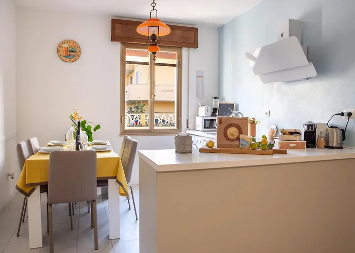 Under The Lemon Tree لا كاليتا